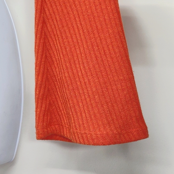 Shein Medium Tangerine Orange Rushed Ribbed V-Neck crop top - Picture 4 of 10